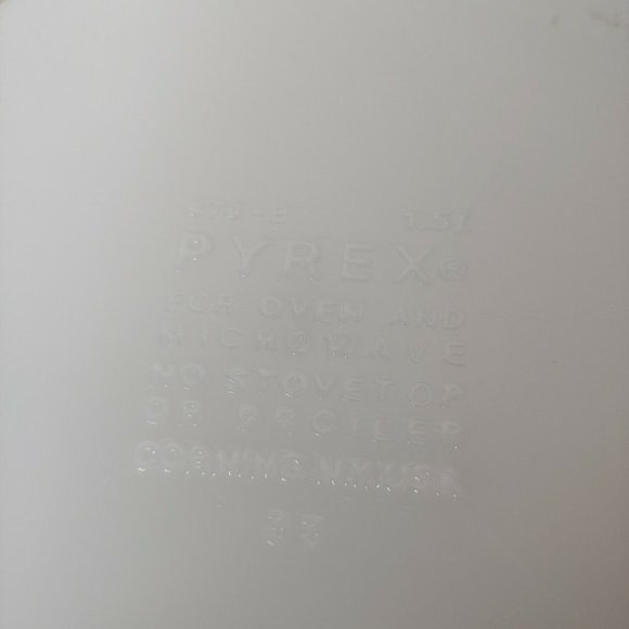 Pyrex 1.5 Quart Casserole Bowl Double Spout No lid Homestead Blue Floral 474-B - Picture 9 of 11